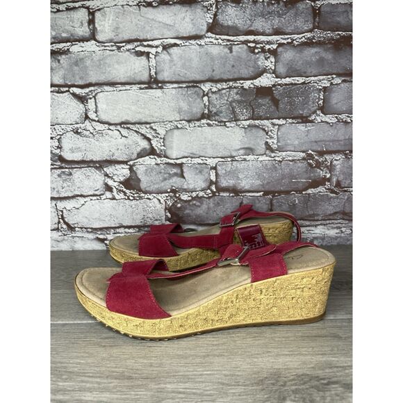 Clarks Red Suede Strappy Buckle Cork Wedge Sandals Women Sz 8.5M US/39.5EU Italy - Picture 11 of 16